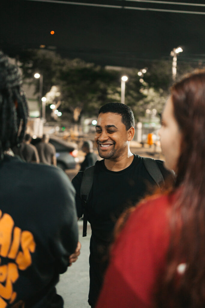 Pessoa sorrindo em um encontro da MEVAM Campinho