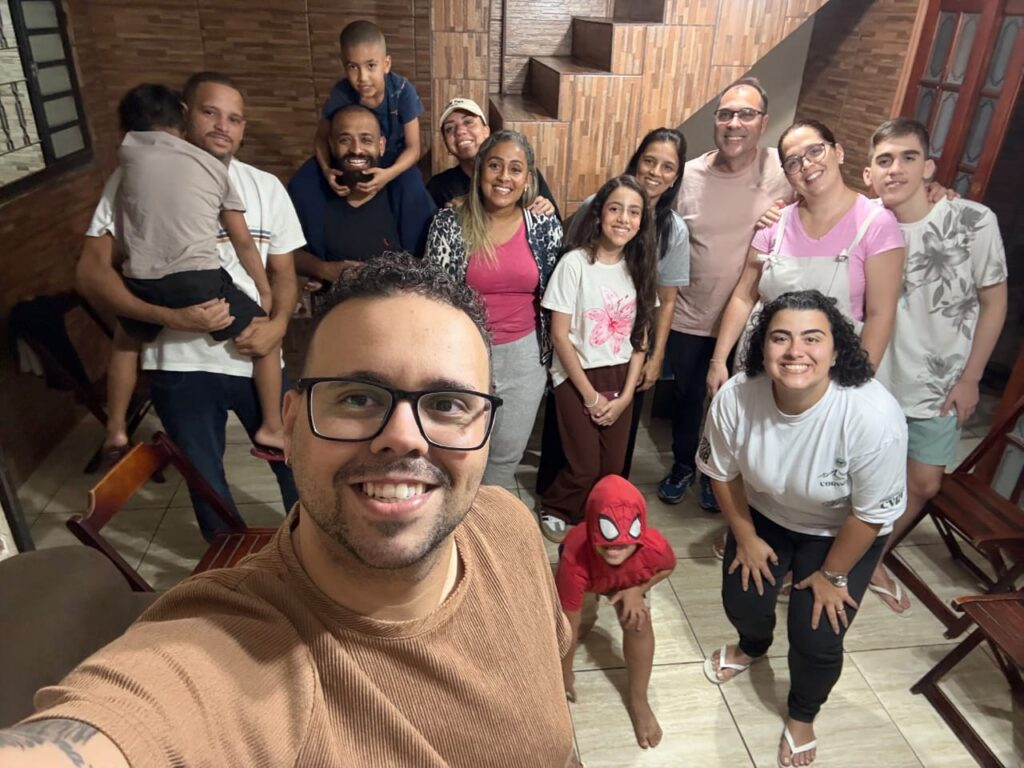 Pequeno Grupo da MEVAM Campinho reunido em casa